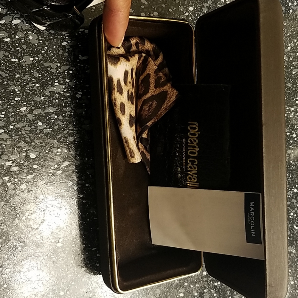 Robert Cavalli Cateye Sunglasses - Picture 4 of 5